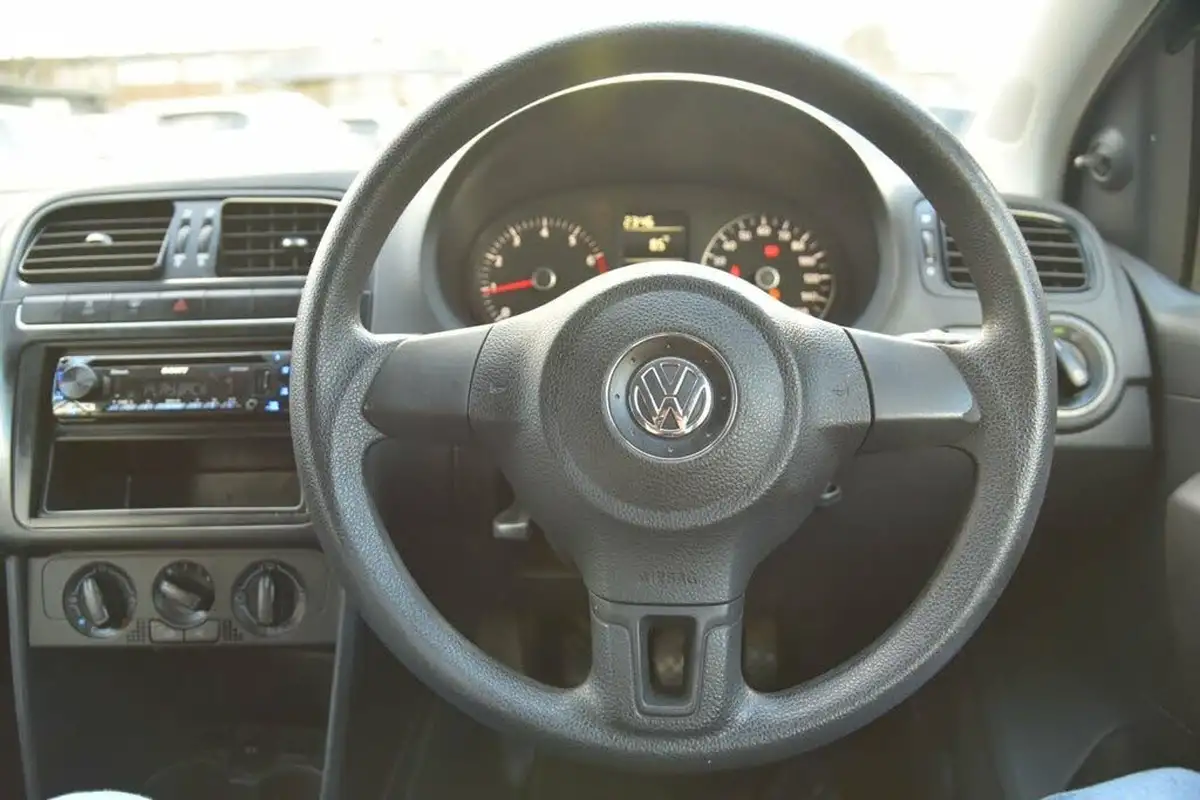 2010-volkswagen-polo-12-s-5d-big-28
