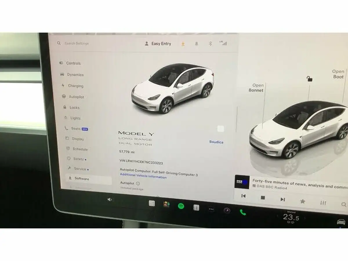 2022-tesla-model-y-e-long-range-big-11