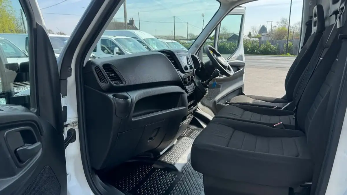 2022-iveco-daily-s-class-23td-35s14v-business-3520mm-h2-136pseu6dt-big-23