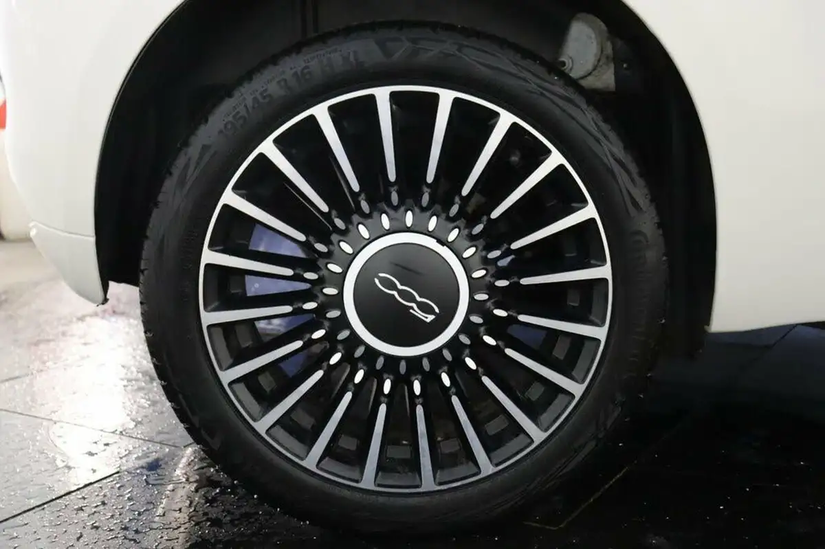 2020-fiat-500-10-launch-edition-big-31