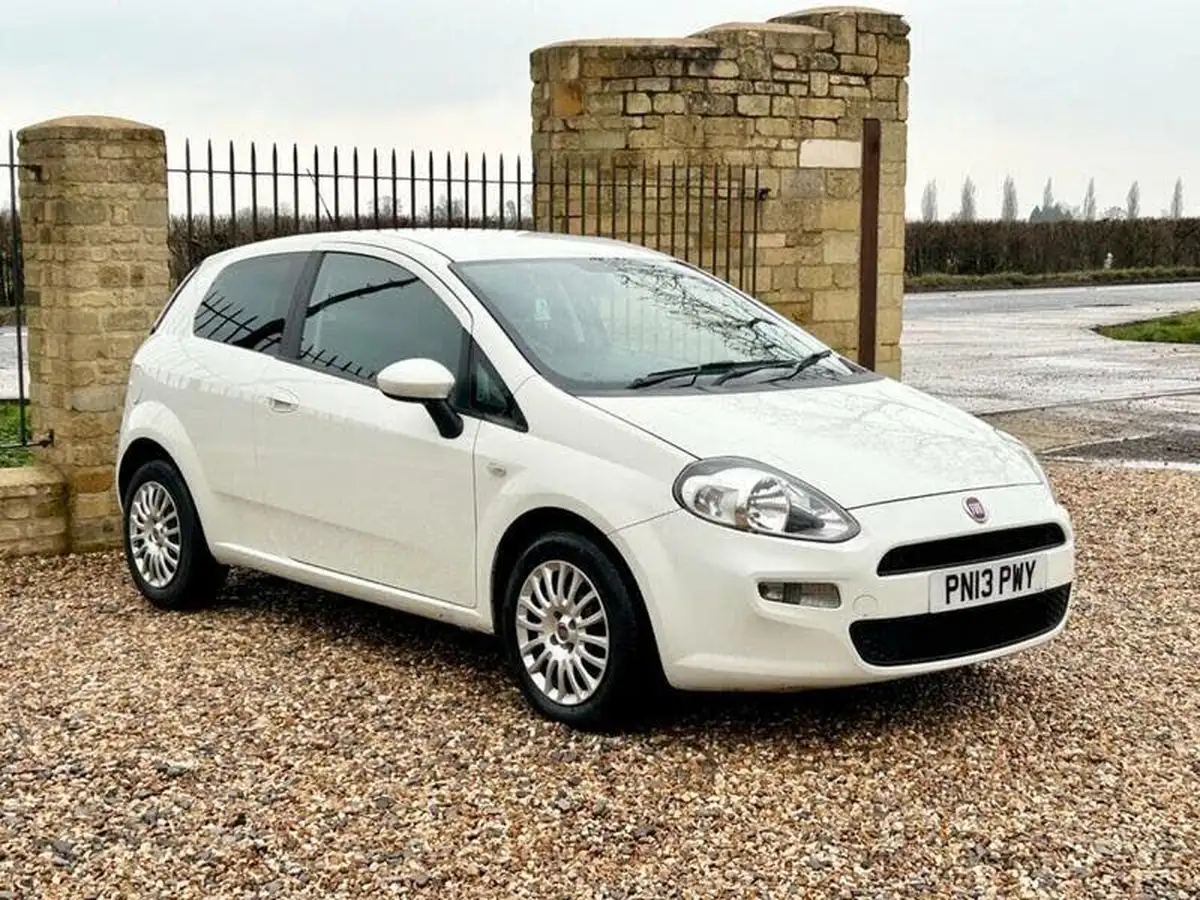 2013-fiat-punto-big-19