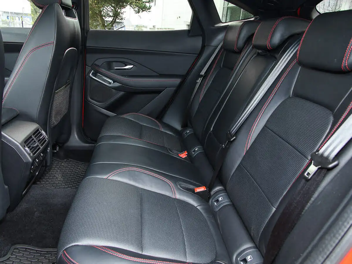 2020-jaguar-e-pace-20-i4-chequered-flag-200ps-big-5