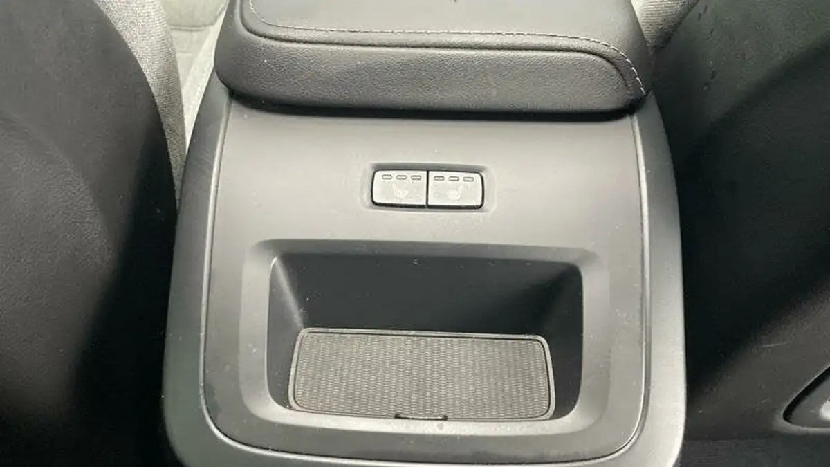2023-volvo-xc60-20-t8-ultimate-dark-big-26