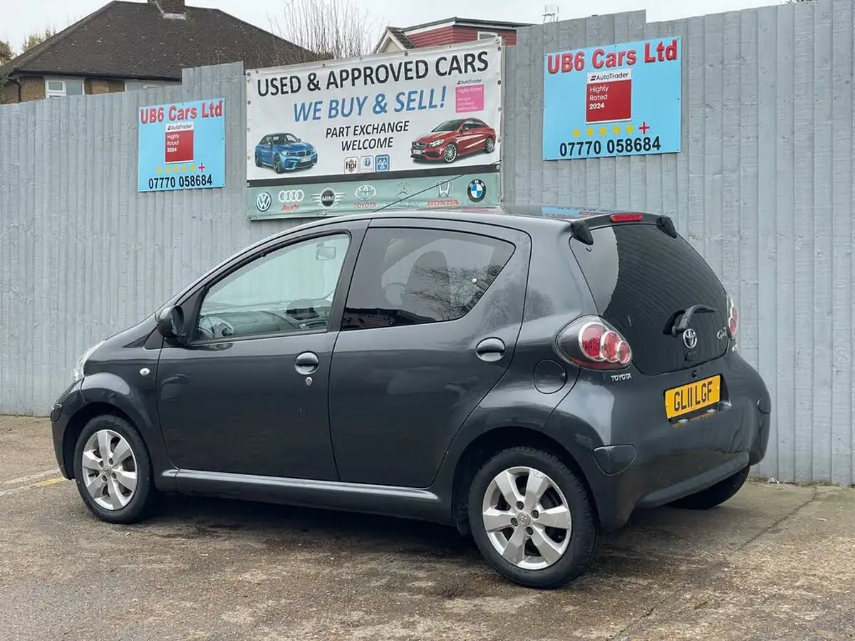 2011-toyota-aygo-10-aygo-go-vvt-i-5d-big-17