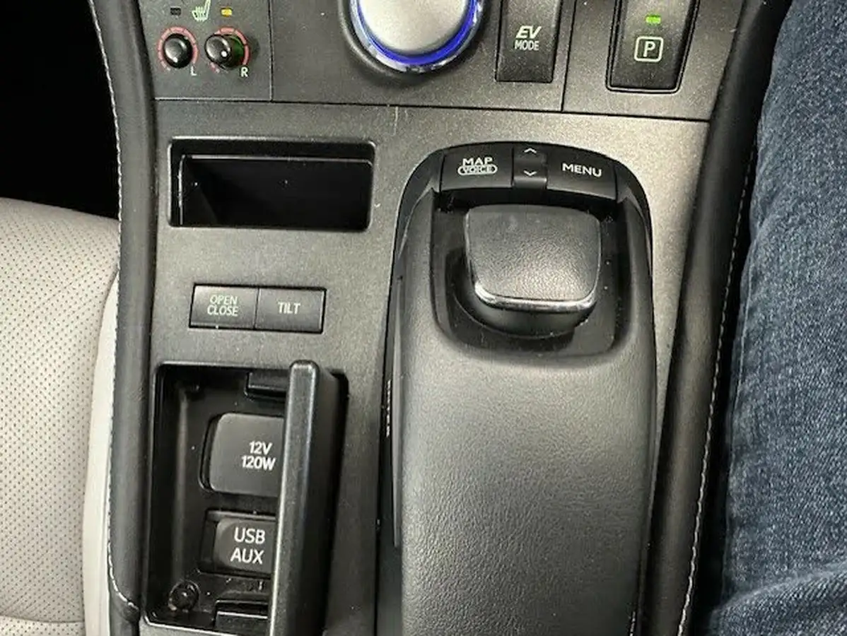 2011-lexus-ct-200h-18-se-l-premier-big-11