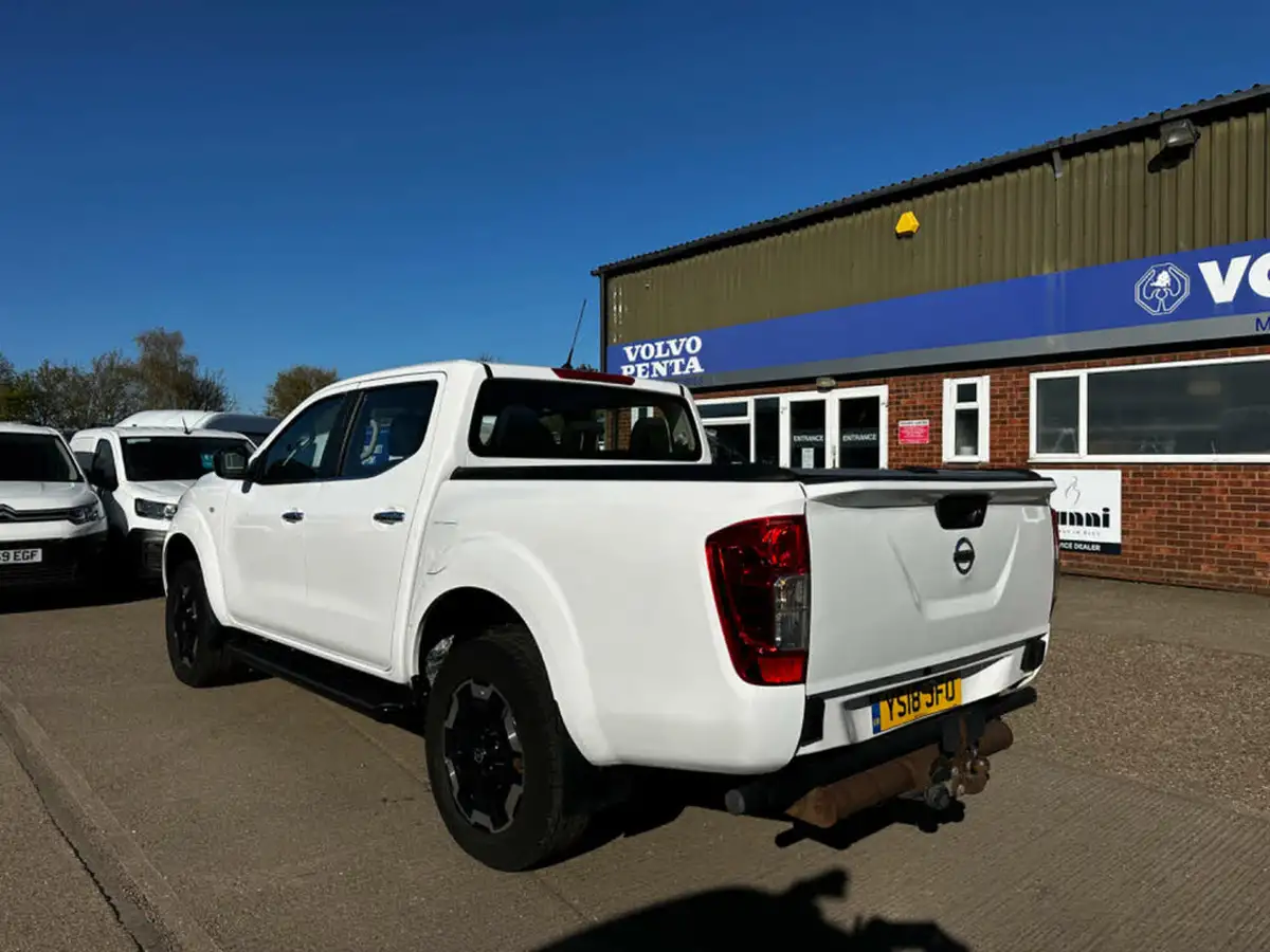 2018-nissan-navara-23dci-acenta-double-big-7