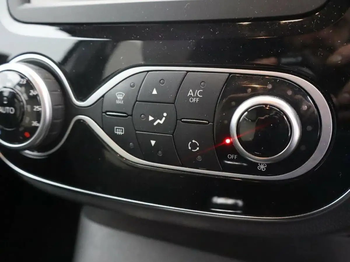 2019-renault-captur-09-tce-iconic-big-17