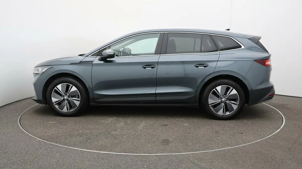 2022-skoda-enyaq-e-80-82-kwh-big-63