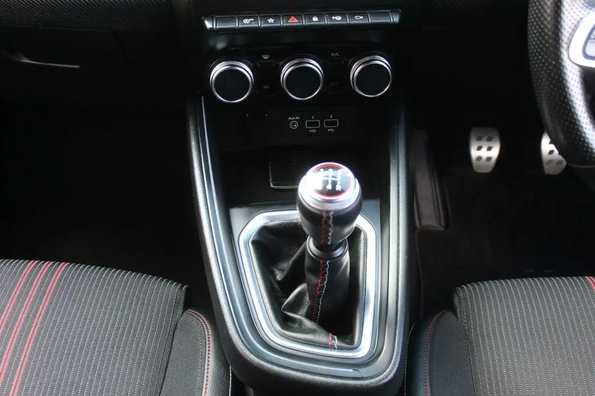 2020-renault-clio-10-tce-rs-line-100bhp-big-19