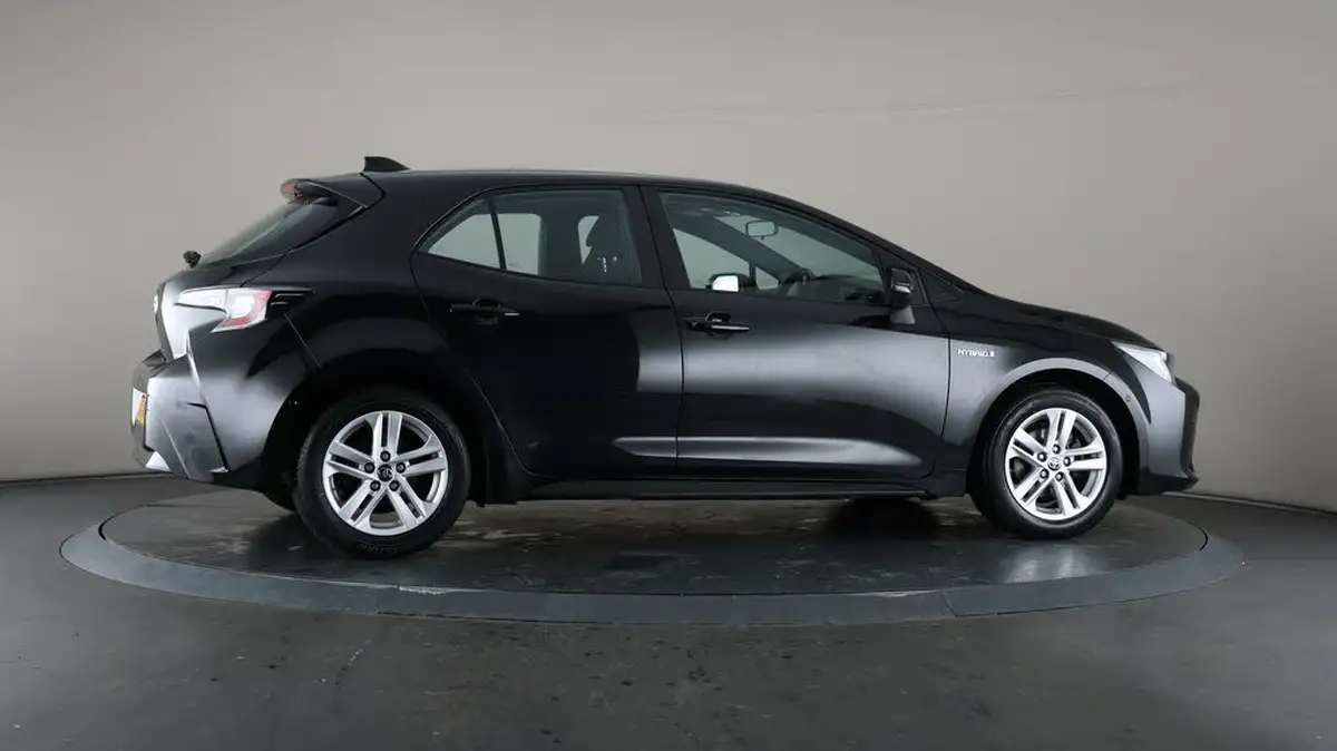 2022-toyota-corolla-18-vvt-i-icon-tech-trk-hatchback-5d-big-61