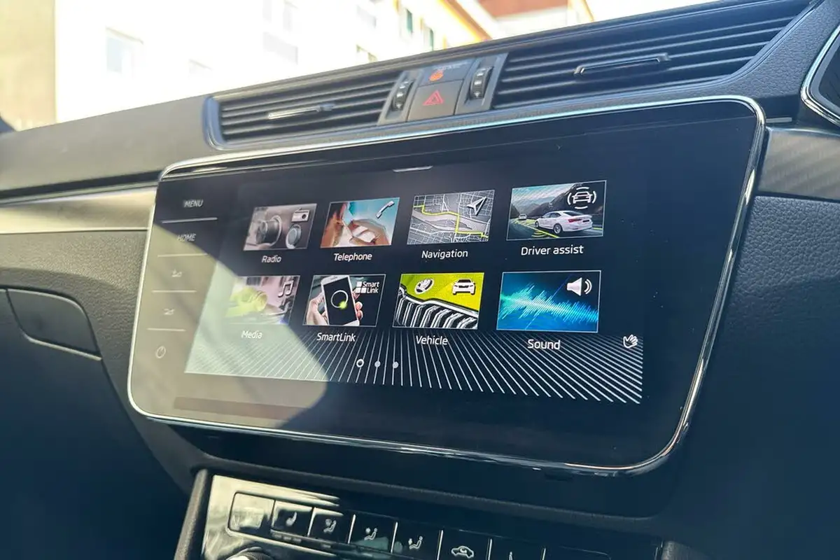 2023-skoda-superb-20tdi-sportline-plus-200ps-estate-big-21