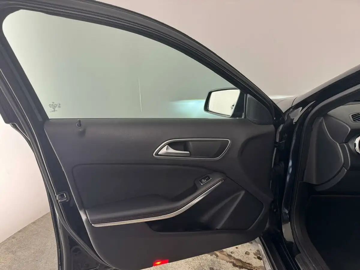 2019-mercedes-benz-gla-class-16-gla-180-amg-line-edition-big-8