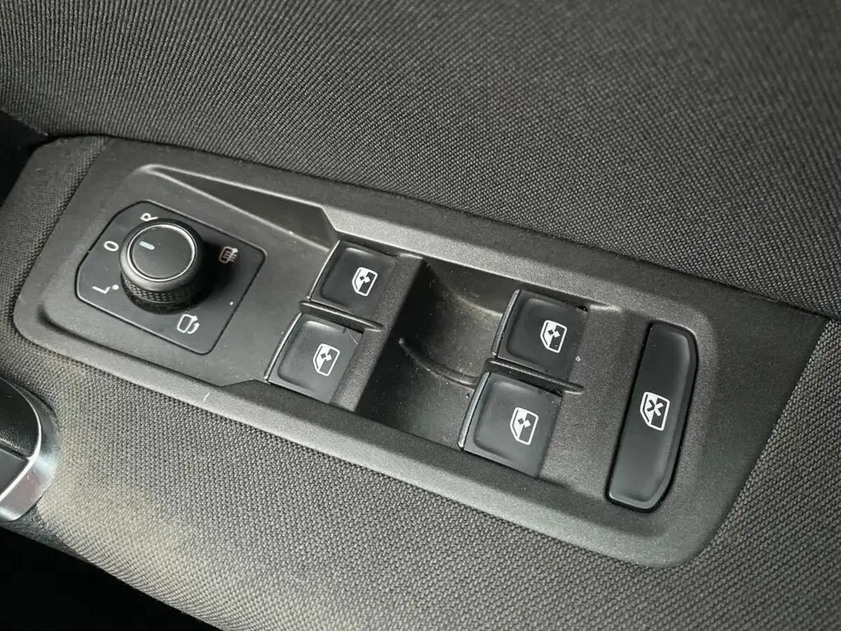 2020-volkswagen-touran-15-tsi-r-line-dsg-big-19