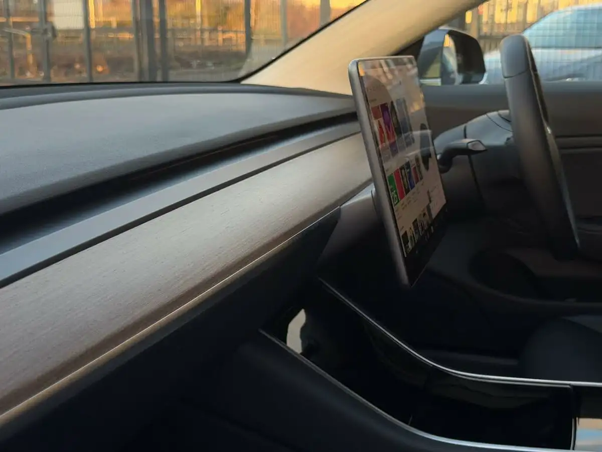 2020-tesla-model-3-e-performance-big-75