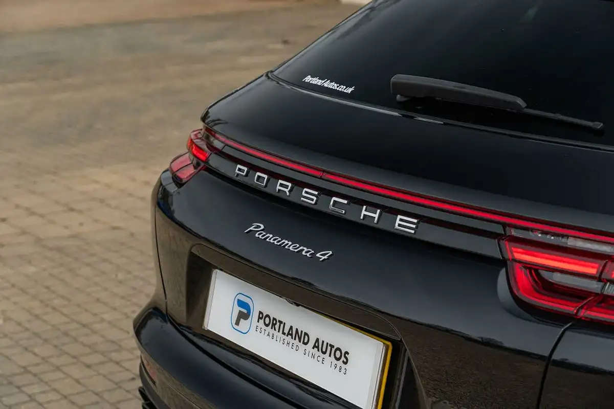 2020-porsche-panamera-30-4-10-years-edition-sport-turismo-big-16