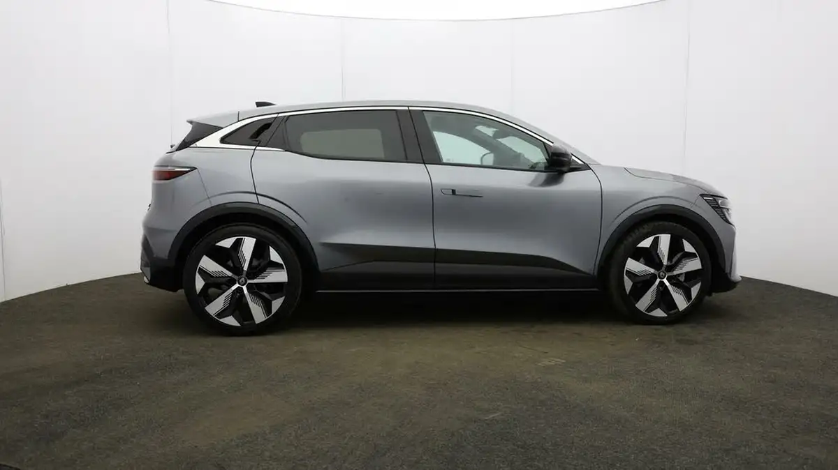 2023-renault-megane-e-tech-e-techno-big-44