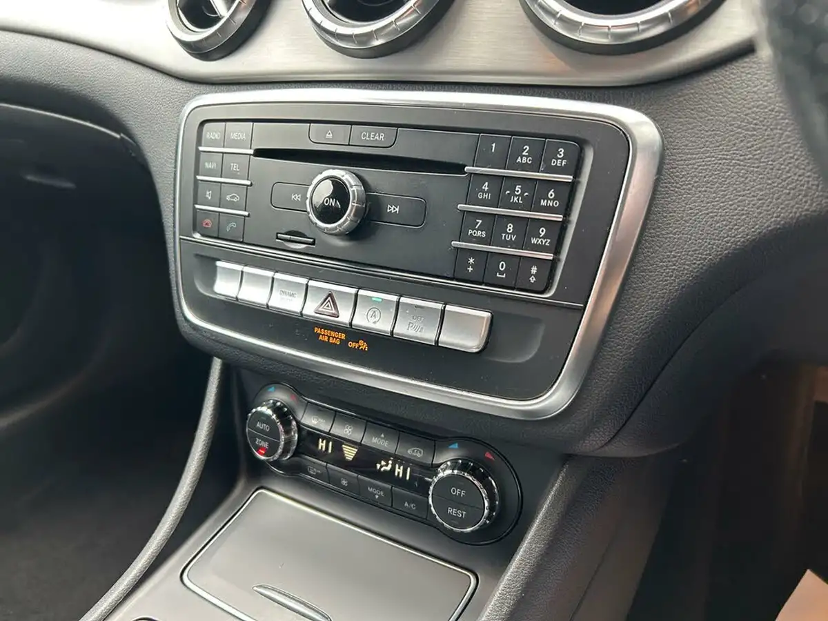 2016-mercedes-benz-cla-21d-cla-220-amg-line-coupe-4d-big-35