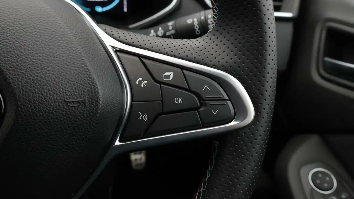 2023-renault-clio-16-esprit-alpine-big-24