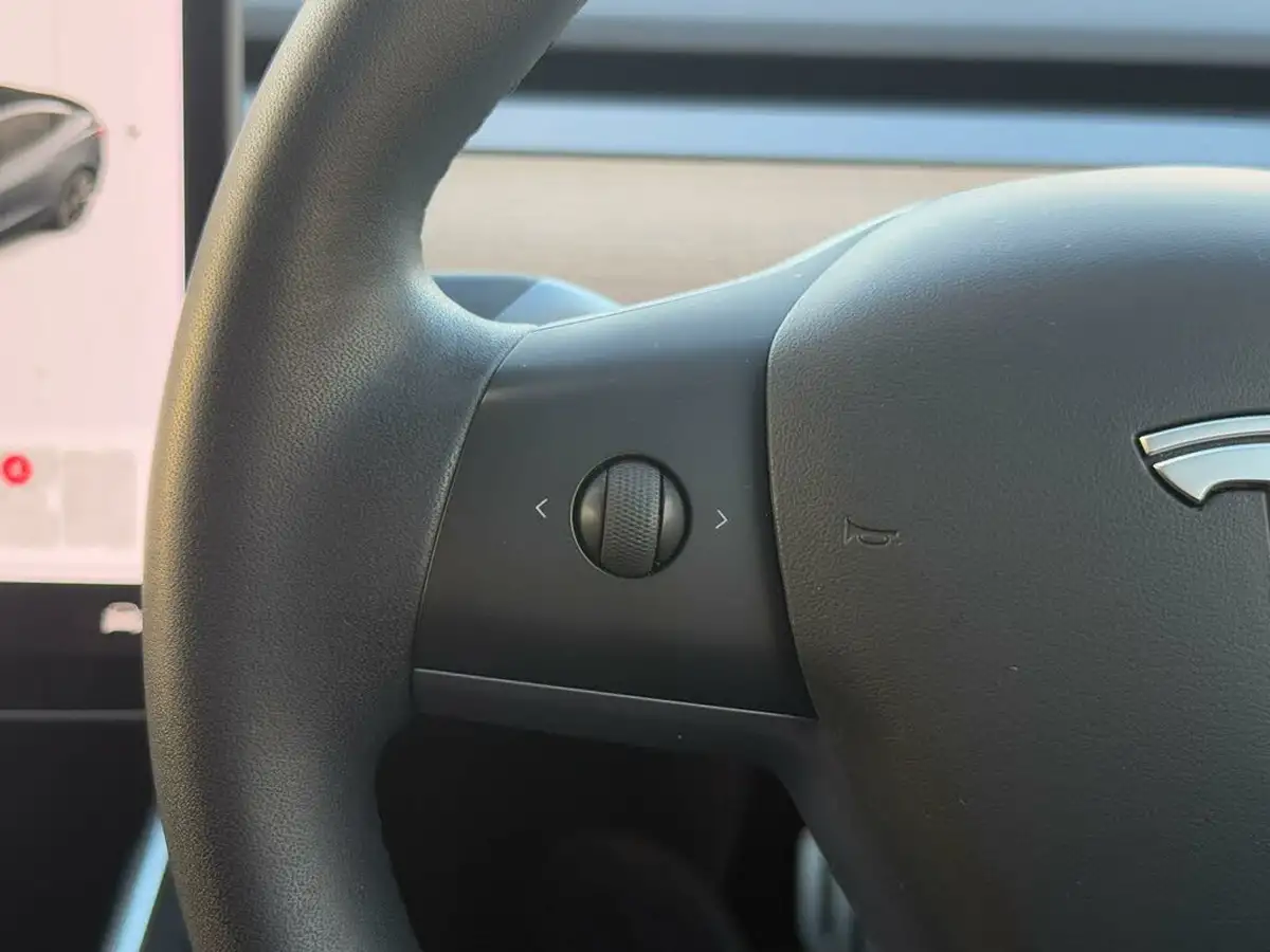 2020-tesla-model-3-e-performance-big-23