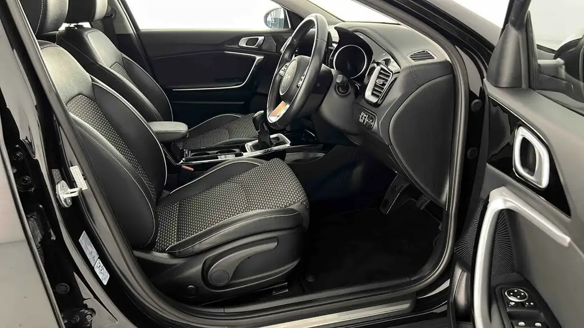 2022-kia-xceed-15-t-gdi-3-big-15