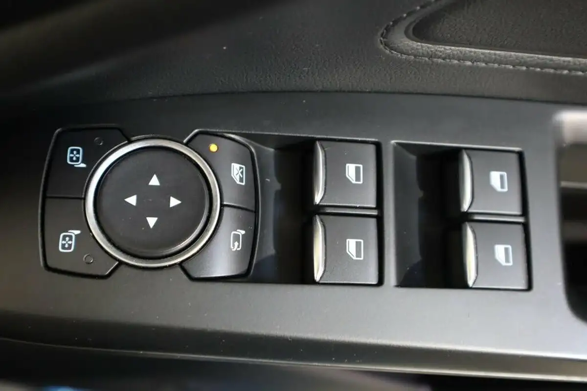 2019-ford-focus-20-st-hatchback-big-24