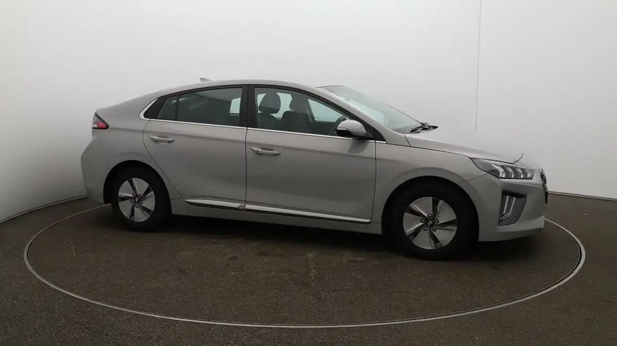 2021-hyundai-ioniq-16-gdi-premium-hybrid-big-39