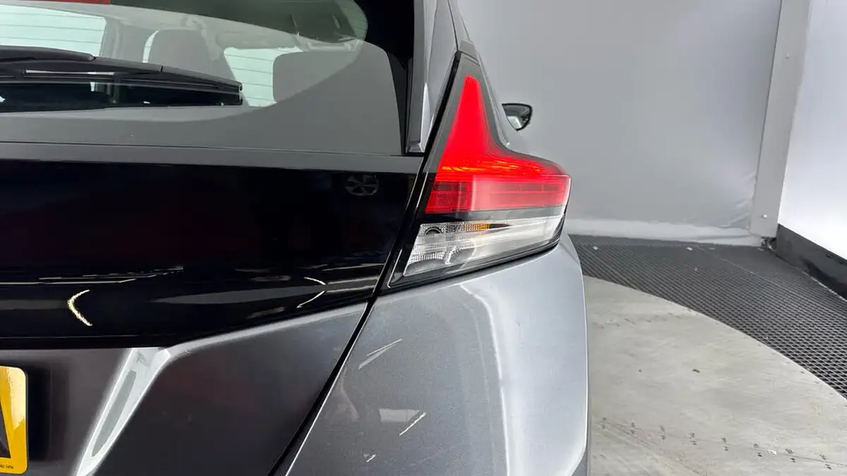 2023-nissan-leaf-e-acenta-39kwh-big-21