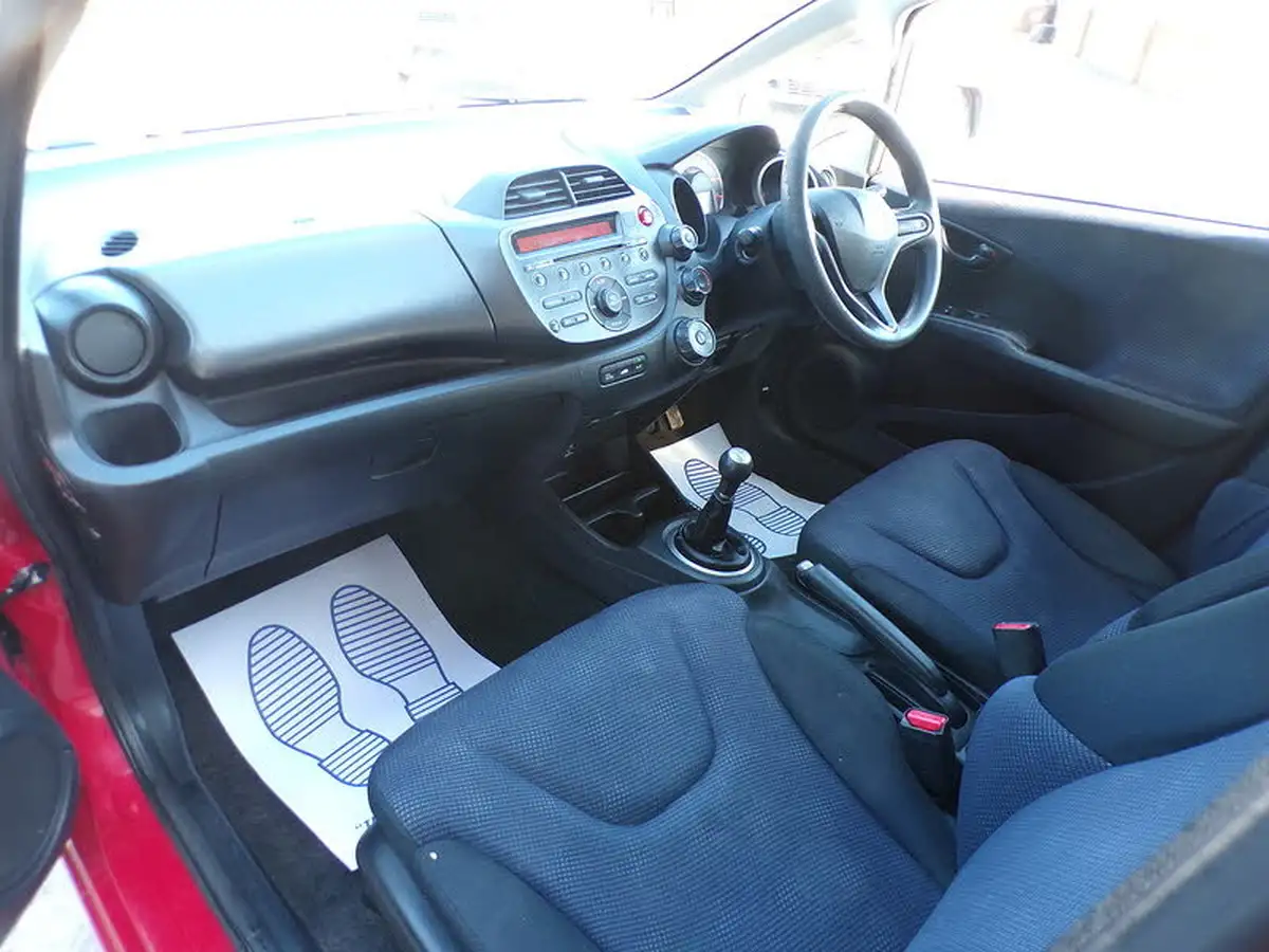 2013-honda-jazz-12-s-big-13