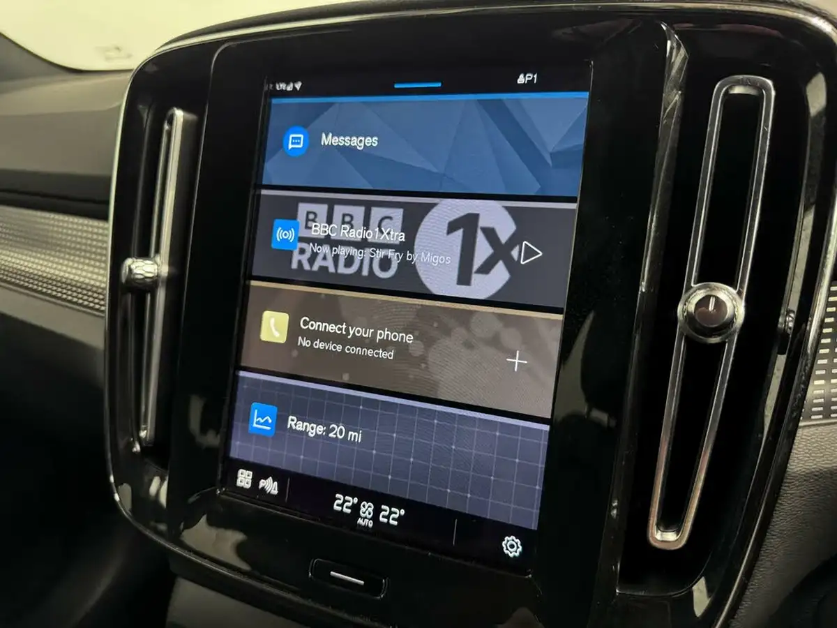 2021-volvo-xc40-e-p8-r-design-big-46