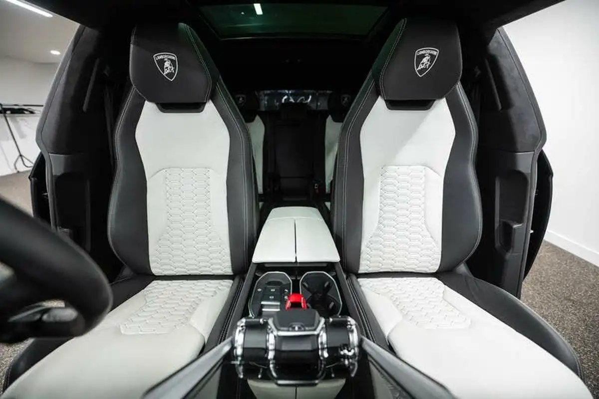 2021-lamborghini-urus-40-no-trim-big-6