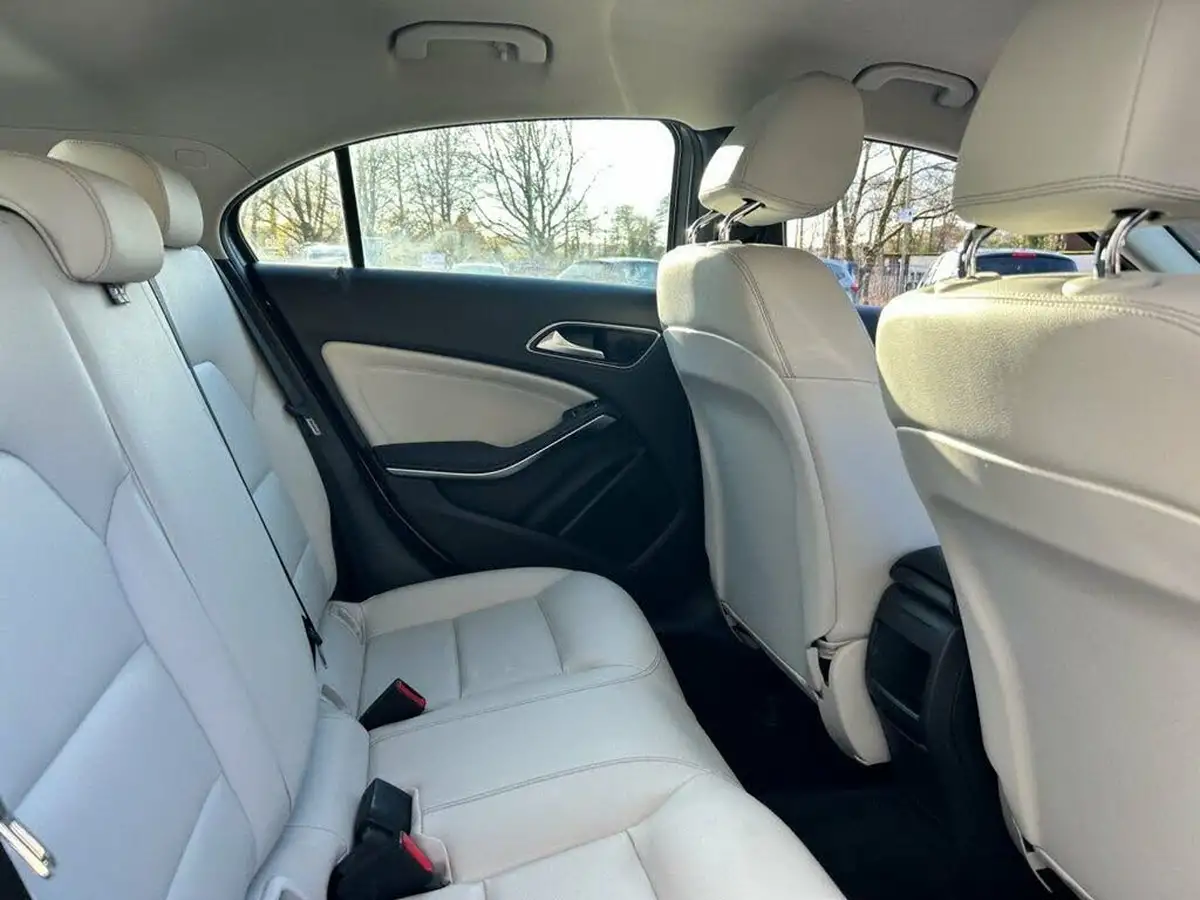 2017-mercedes-benz-a-class-15d-a180d-se-executivess-big-19