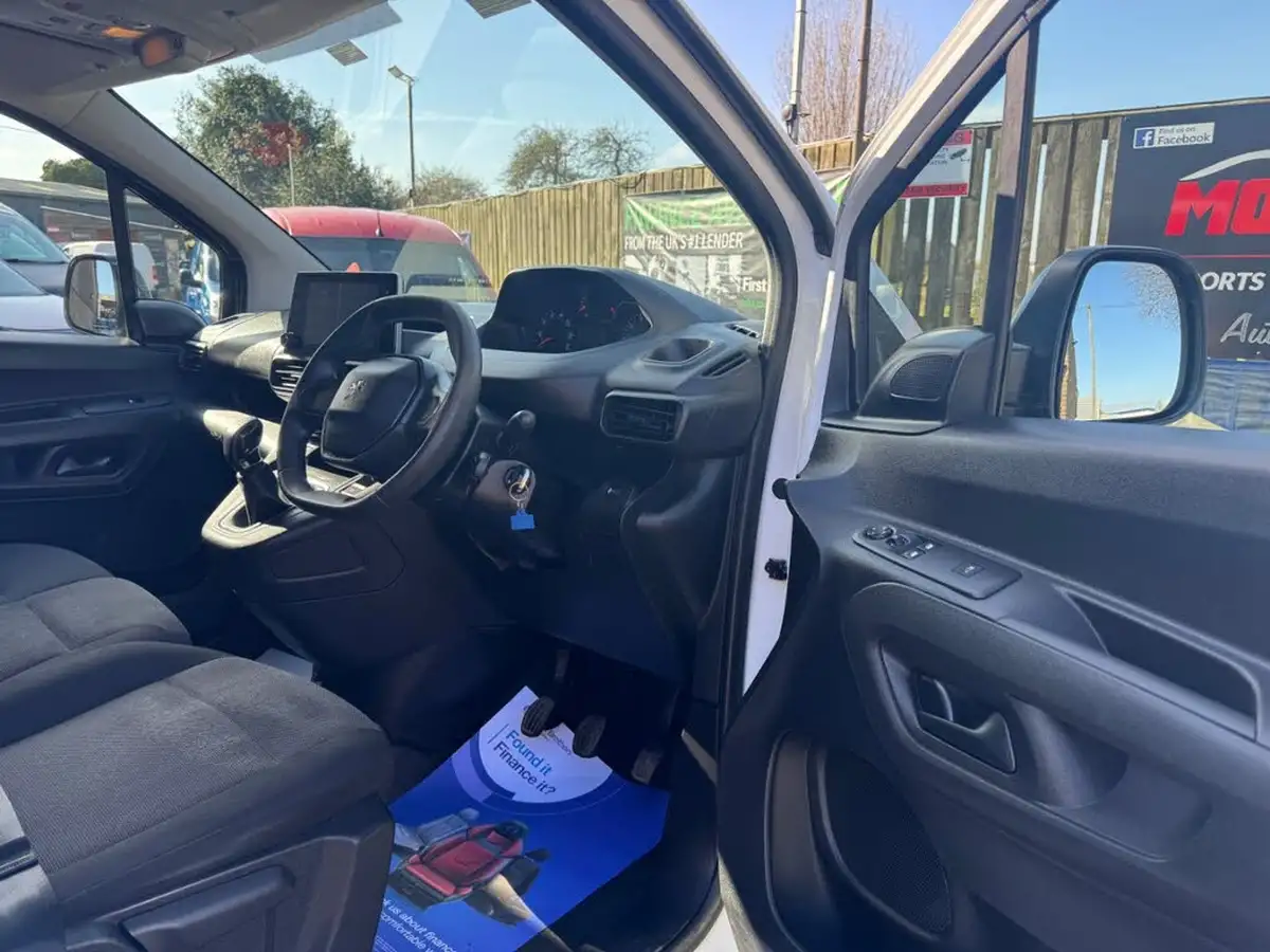 2021-peugeot-partner-15-bluehdi-1000-professional-100ps-eu6dt-panel-big-52