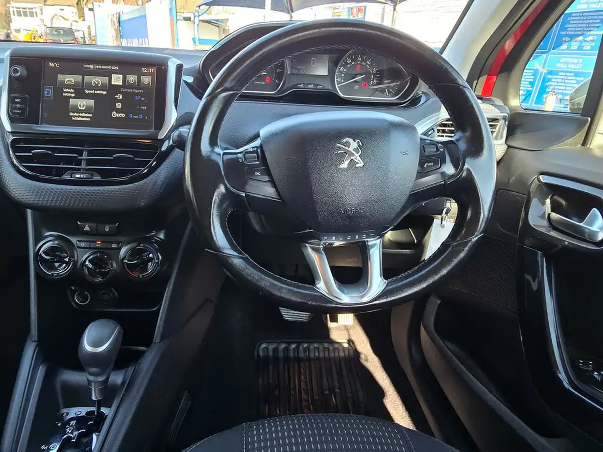 2015-peugeot-208-12-puretech-allure-110bhp-ss-5d-eat6-big-8