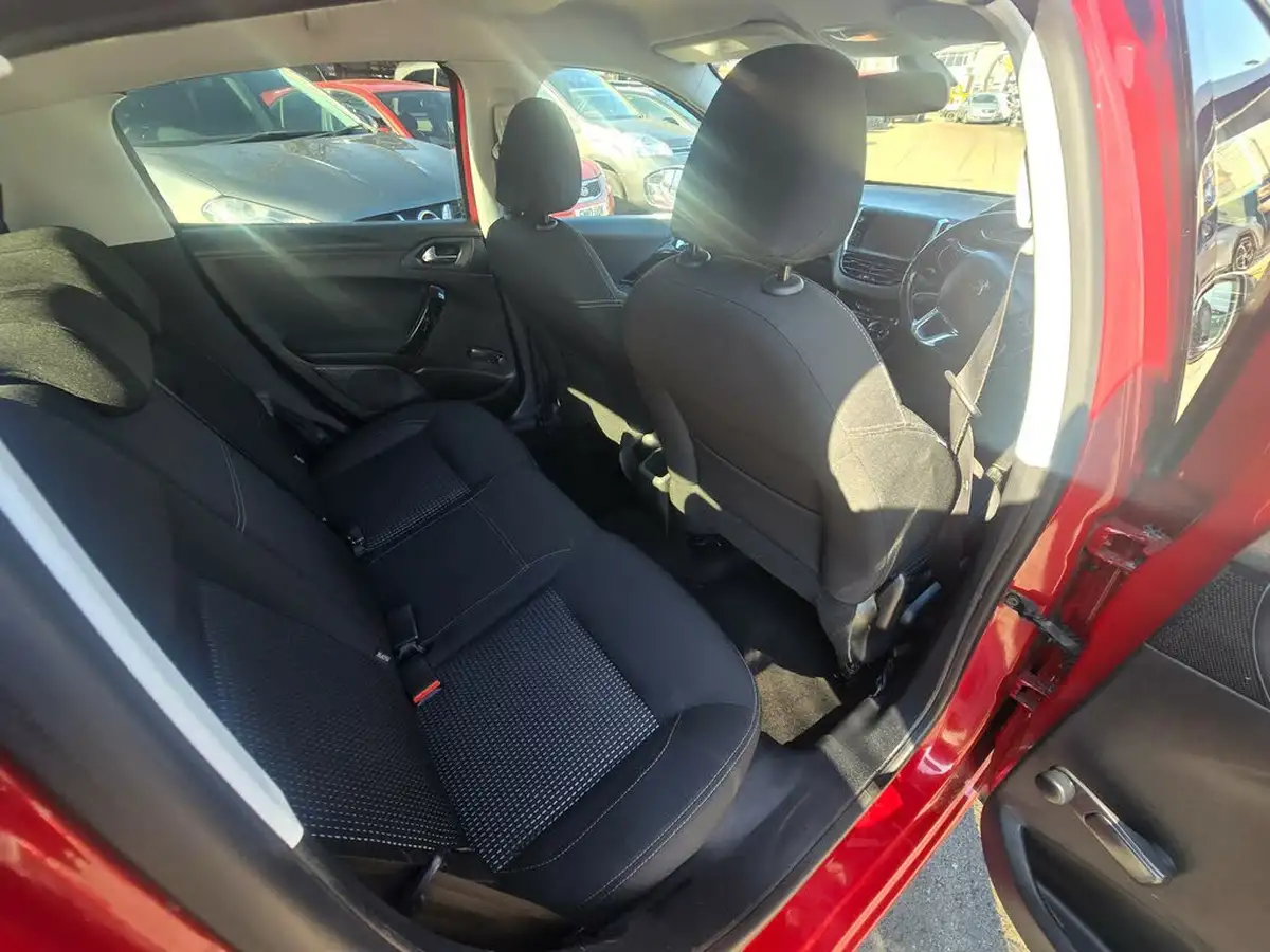 2015-peugeot-208-12-puretech-allure-110bhp-ss-5d-eat6-big-32