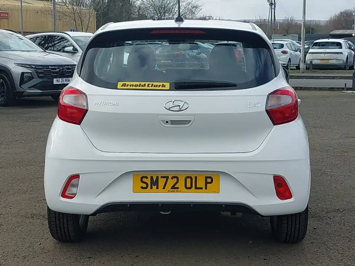 2022-hyundai-i10-10-se-connect-auto-big-12