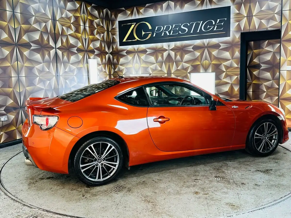 2015-toyota-gt86-big-25