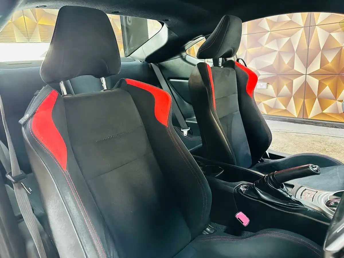 2015-toyota-gt86-big-7
