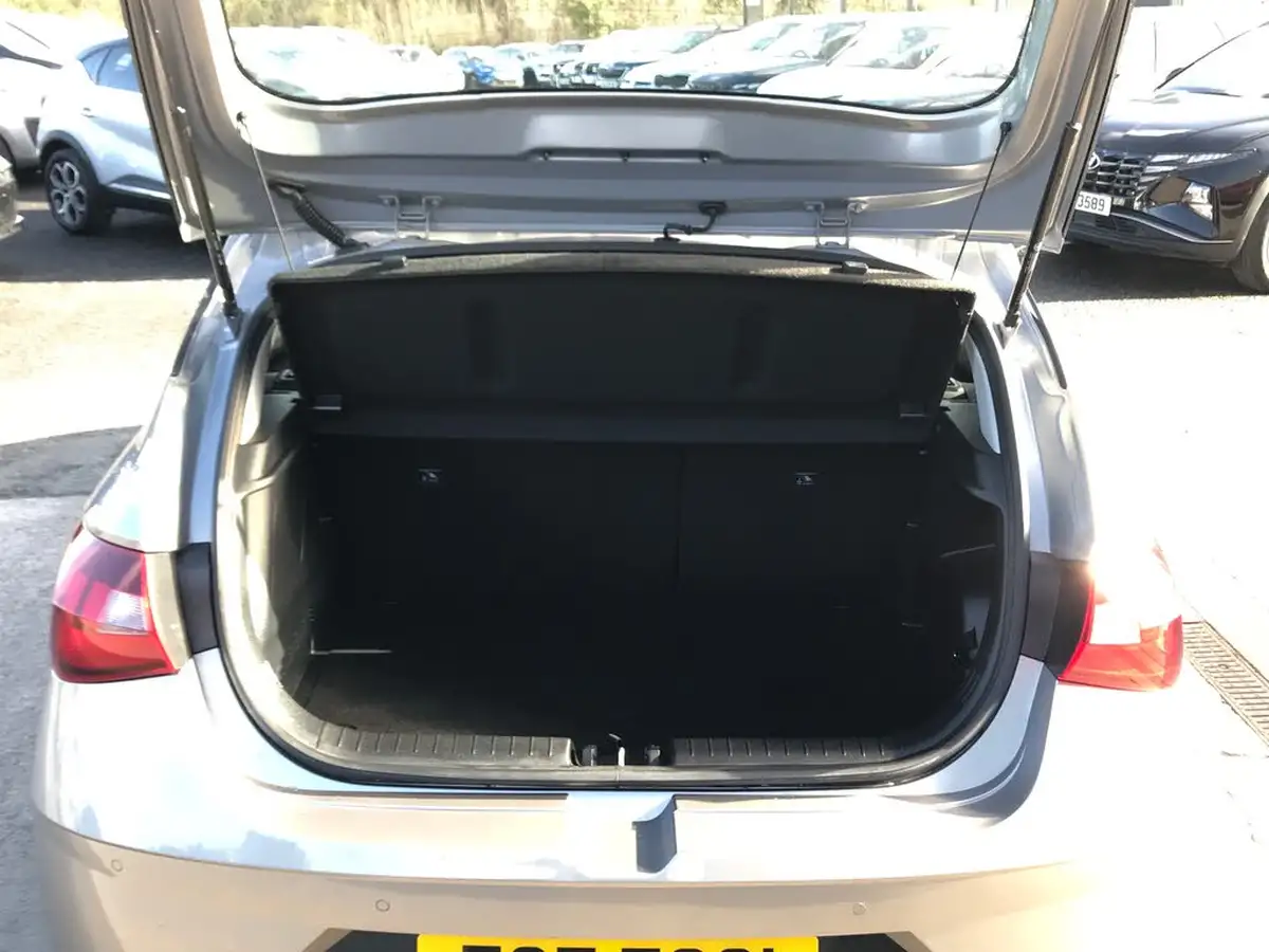 2022-hyundai-i20-10-t-gdi-se-connect-dct-big-7