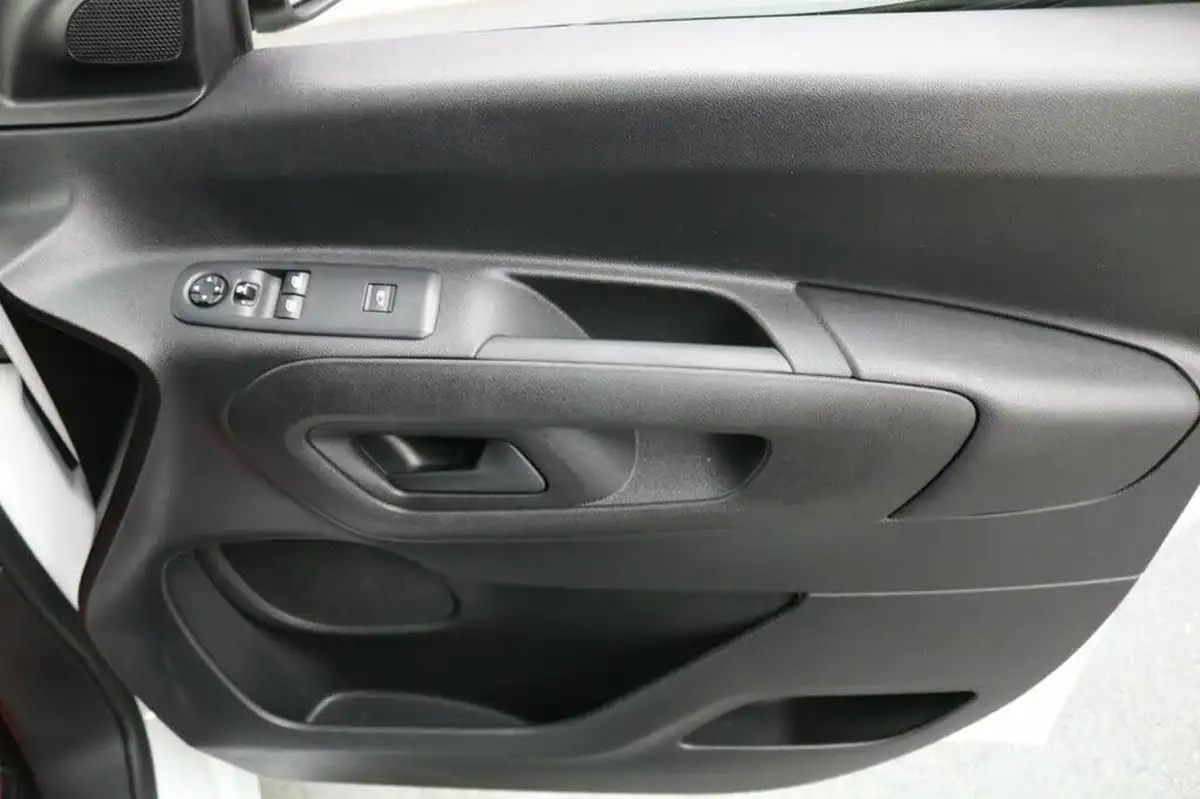 2021-vauxhall-combo-15cdti-dynamic-2300-100pseu6dt-l2h1-panel-big-45