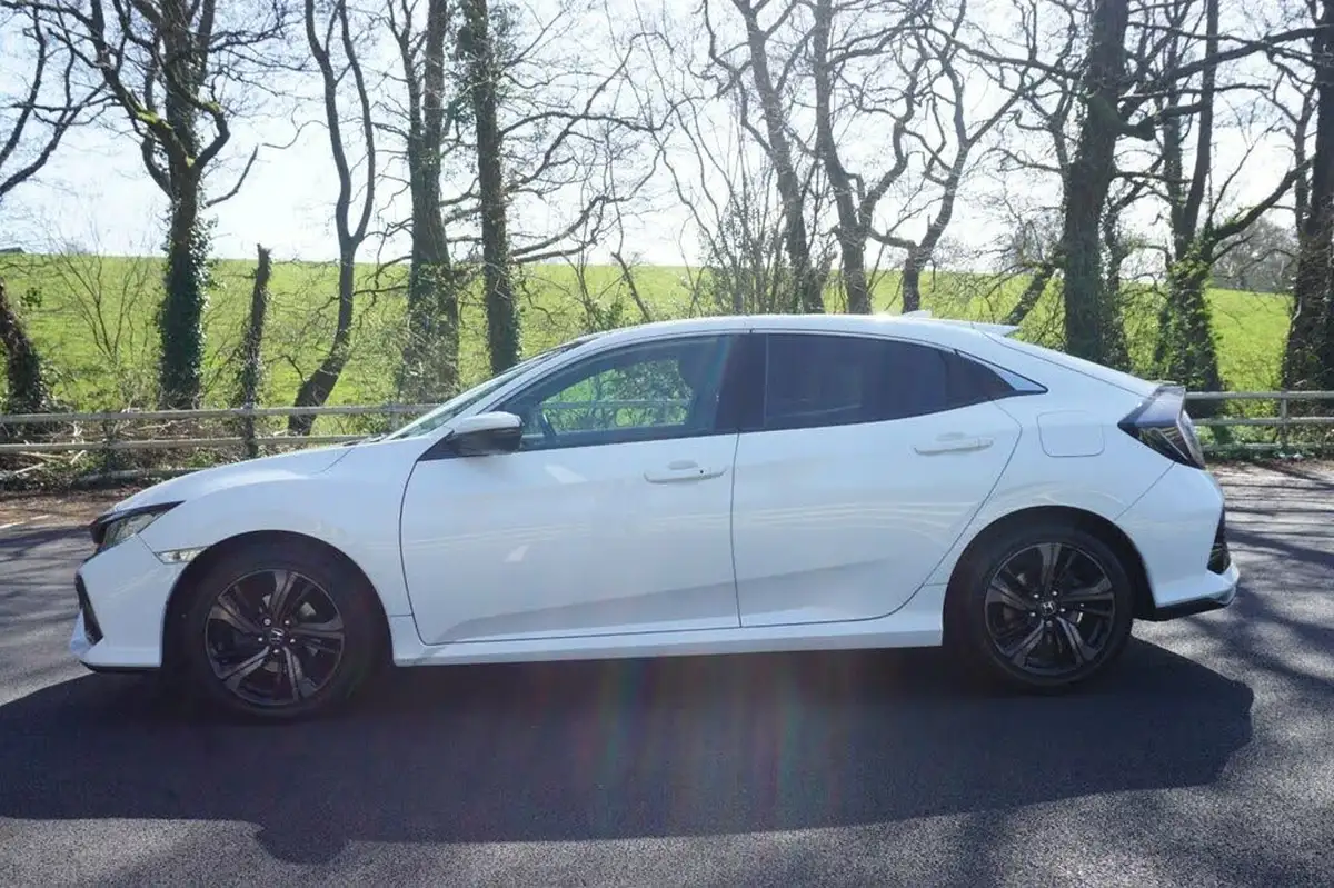 2018-honda-civic-10-vtec-turbo-ex-129ps-ss-hatchback-5d-cvt-big-14