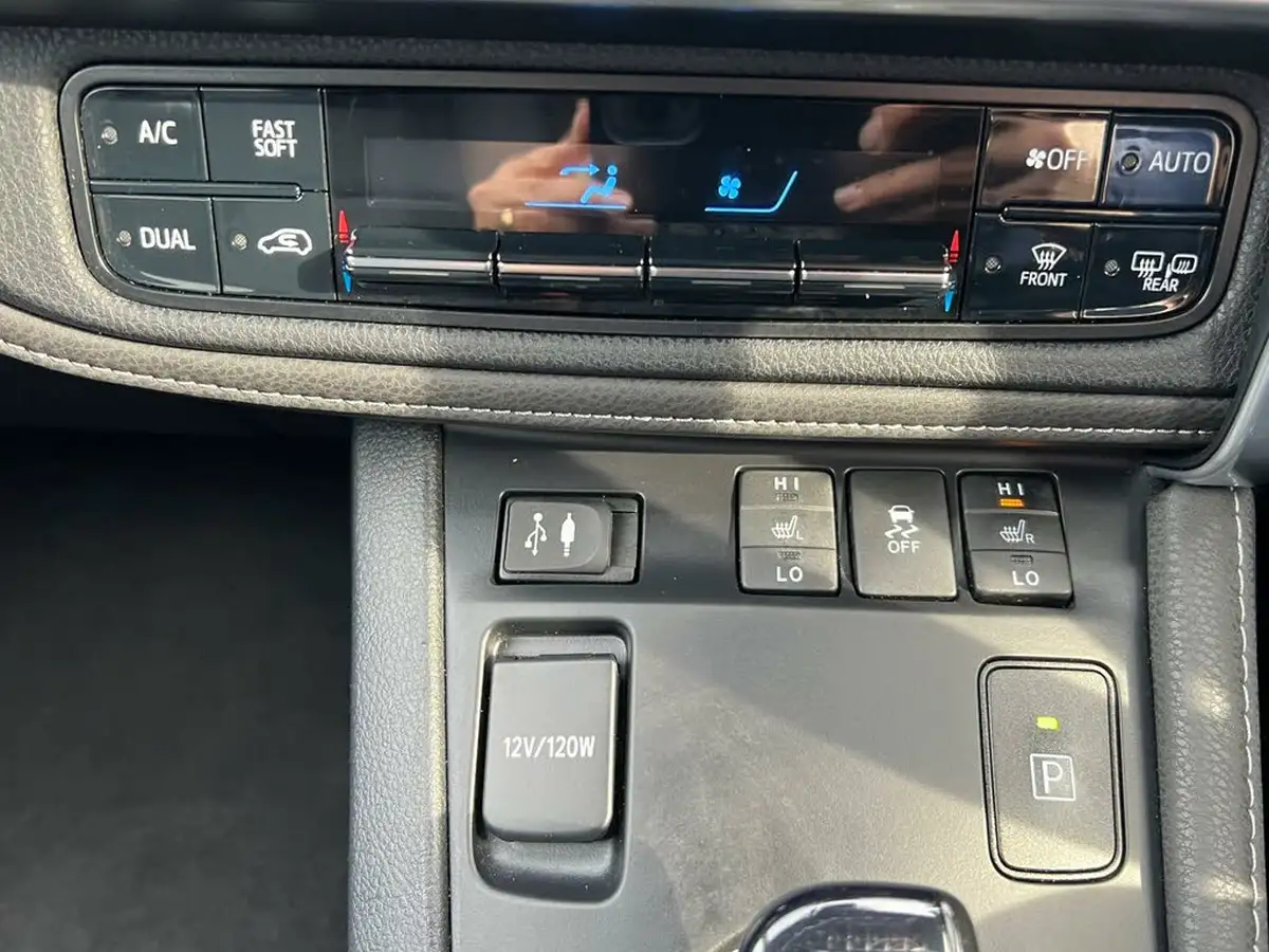 2017-toyota-auris-18-vvt-i-hsd-excel-estate-big-26