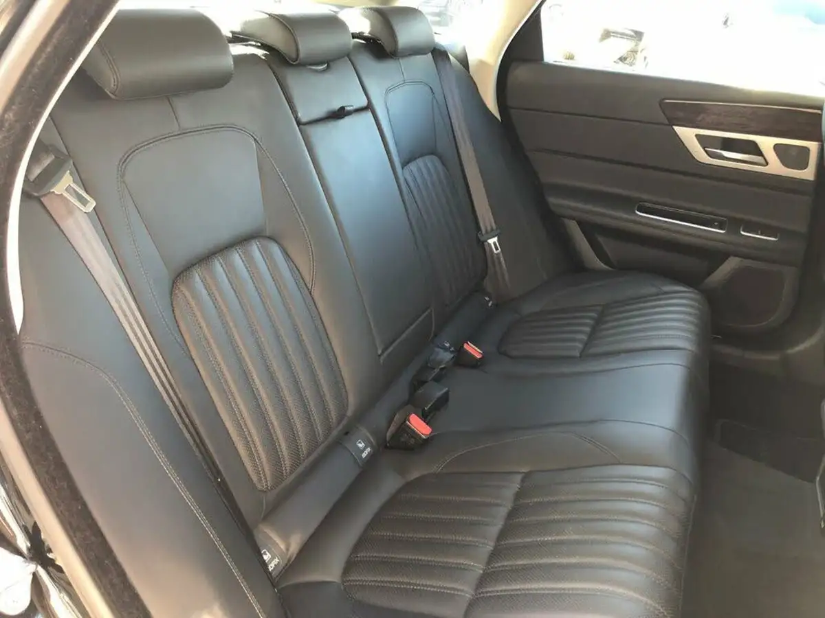 2017-jaguar-xf-20td-portfolio-180ps-saloon-4d-1999cc-auto-big-20