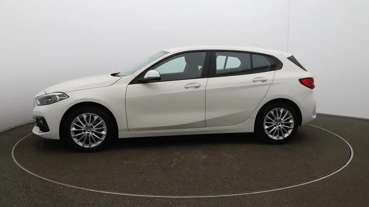 2022-bmw-1-series-15-118i-se-big-4