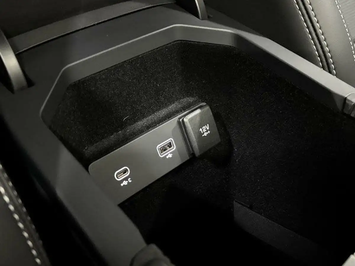 2023-jaguar-i-pace-ev400-r-dynamic-hse-black-big-41