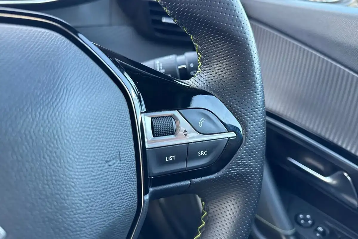 2021-peugeot-2008-suv-e-gt-50kwh-big-41