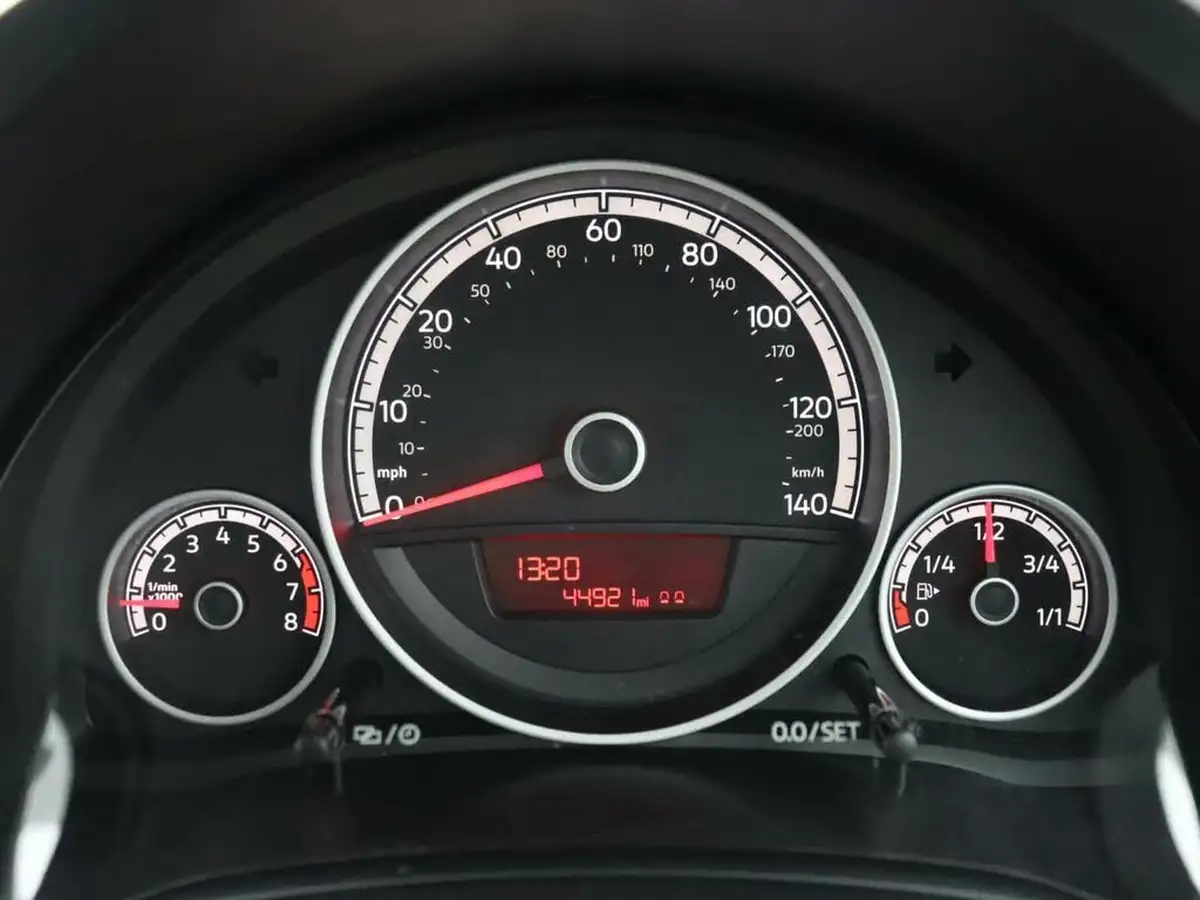 2017-volkswagen-up-10-up-beats-60ps-3d-big-7
