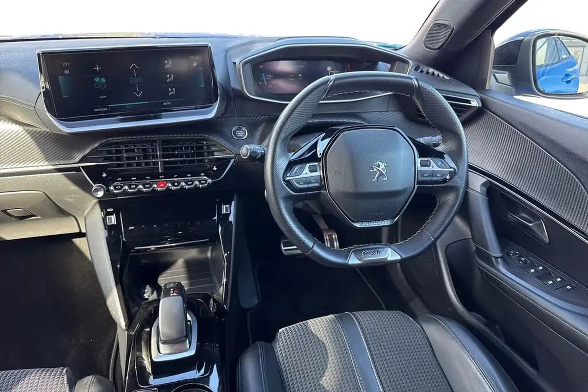 2021-peugeot-2008-suv-e-gt-50kwh-big-17