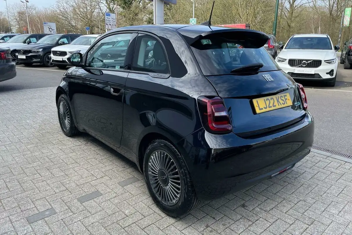 2022-fiat-500-e-action-big-8