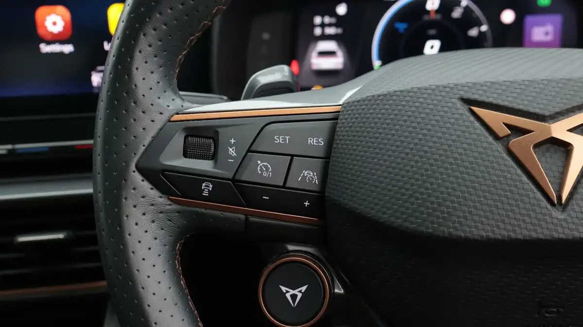 2021-cupra-formentor-14-e-hybrid-vz2-big-24