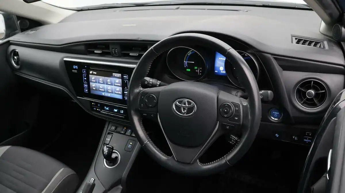 2017-toyota-auris-18-vvt-i-hsd-business-edition-tss-hatchback-big-9